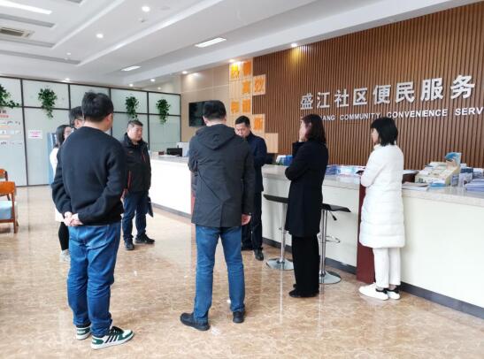 醫(yī)保局局長陳林一行人深入盛江社區(qū)督查醫(yī)保繳費工作