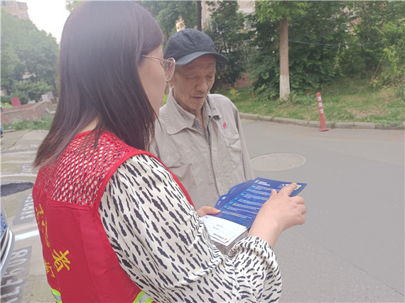 【我為群眾辦事實(shí)】馨康苑社區(qū):反詐宣傳“面對(duì)面”守護(hù)群眾“錢(qián)袋子”