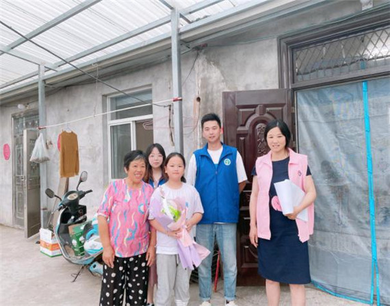 尚橋社區(qū)：“暖心行動”家訪小學(xué)生“三全教育”導(dǎo)航成長路