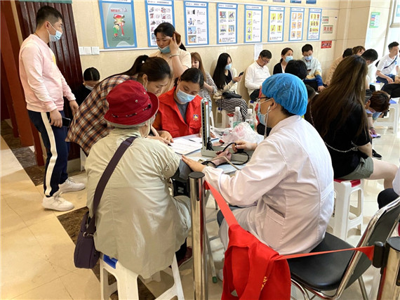 建黨百年鼓干勁 為民辦事到家門