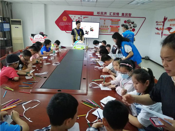 手繪環(huán)保垃圾袋 爭做環(huán)保小達人