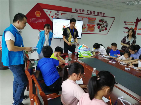 手繪環(huán)保垃圾袋 爭做環(huán)保小達人