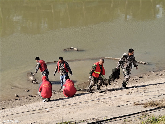 東陽社區(qū)舉辦消防安全應(yīng)急救援演練活動