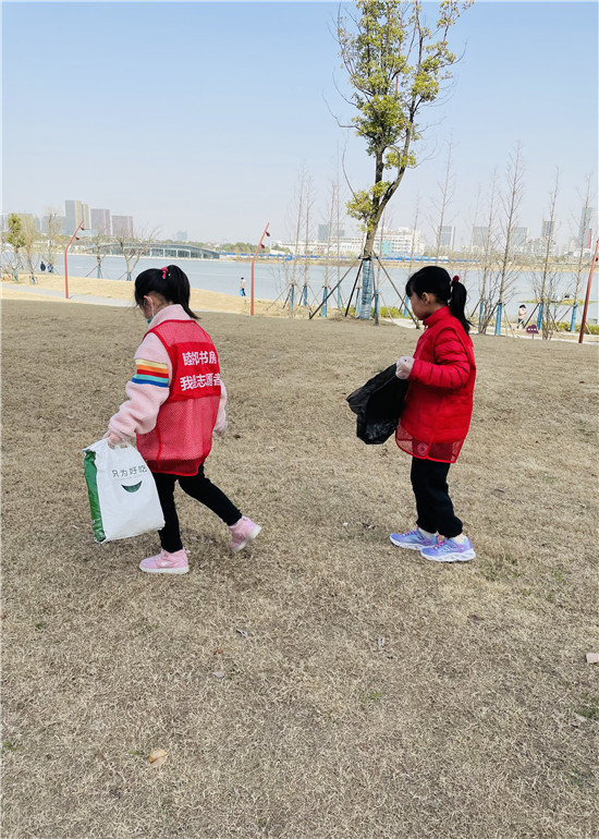 殷巷社區(qū)：傳承雷鋒精神 爭當(dāng)環(huán)保衛(wèi)士