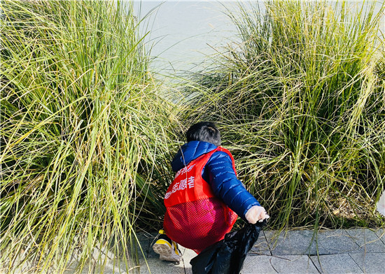 殷巷社區(qū)：傳承雷鋒精神 爭當(dāng)環(huán)保衛(wèi)士